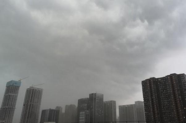 武汉暴雨白昼如夜 武汉暴雨天河机场延误